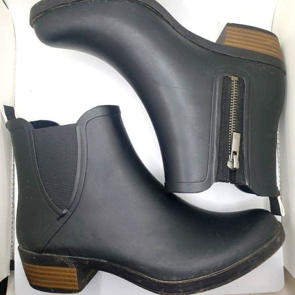 Lucky Brand Shoes - Lucky brand Chelsea Black heeled rain ankle booties size 8